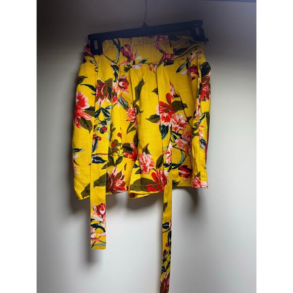 New Look Linen Blend Women’s Shorts Sz Small Yellow Red Floral Beachy - Picture 1 of 8